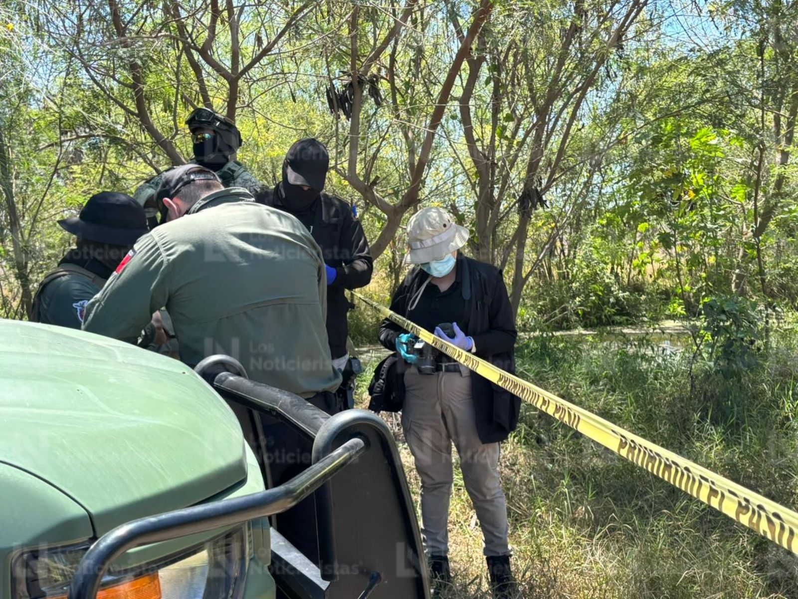 Trae ropa táctica: Localizan cadáver en descomposición en Costa Rica al sur de Culiacán