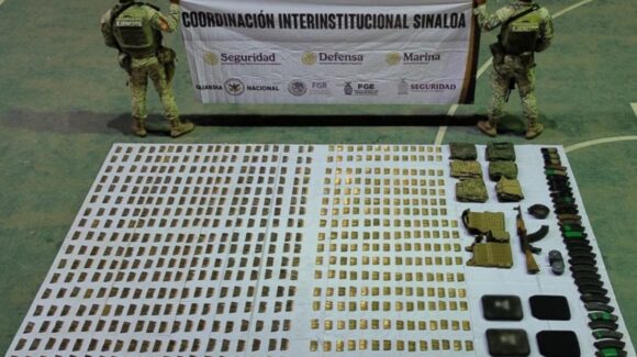 Aseguran arsenal y equipo táctico en Escuinapa, Sinaloa; Ejército busca reforzar la seguridad