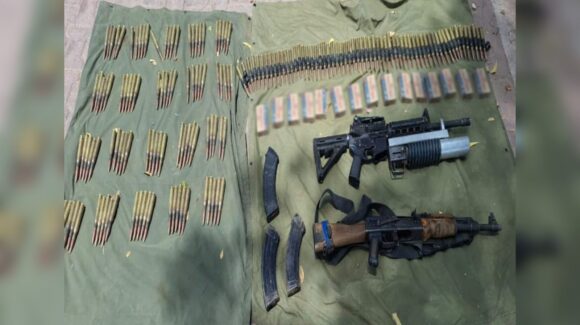 Ejército rescata a una persona y detiene a tres hombres tras operativo en Elota, Sinaloa; aseguran explosivos y lanzagranadas