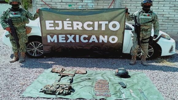 Aseguran arsenal, explosivos y vehículos blindados en operativos simultáneos en Sinaloa