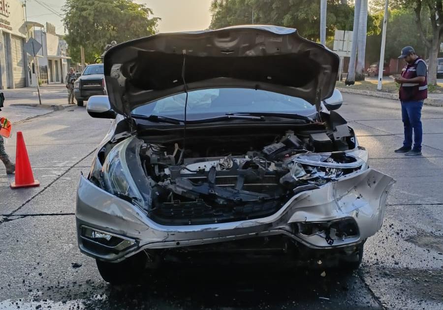 Cierran vialidad por derrame de combustible tras choque en pleno Centro ...