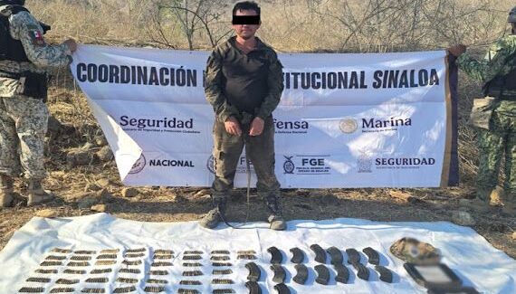 Detienen en Rosario, Sinaloa, a extranjero; Ejército le asegura armas y equipo táctico