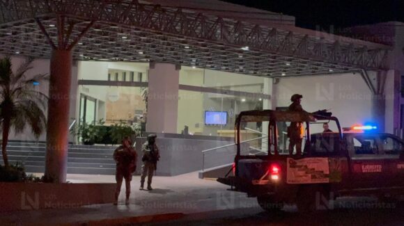 Balean a dos hombres al exterior de casa funeraria en el sector Montebello de Culiacán, Sinaloa