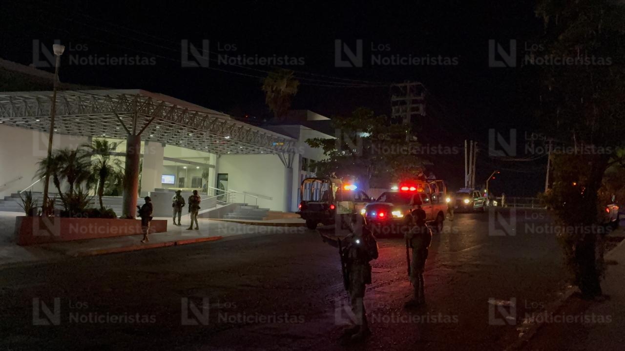 Ejército Mexicano afuera de funeraria en Montebello, en Culiacán