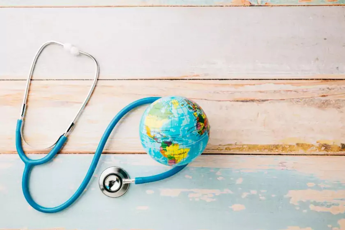 Día Mundial de la Salud (estetoscopio y mundo)