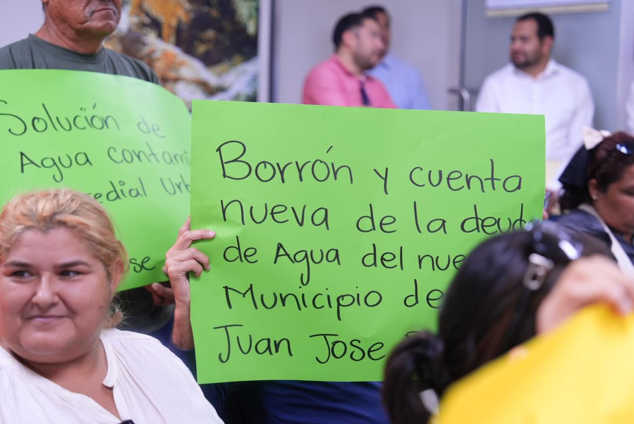 Diputados atienden a manifestantes de Juan José Ríos