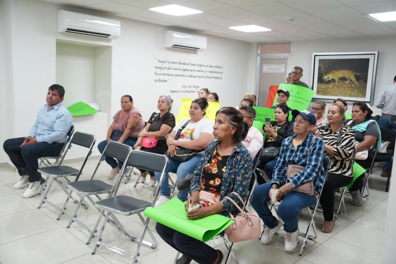 Diputados atienden a manifestantes de Juan José Ríos