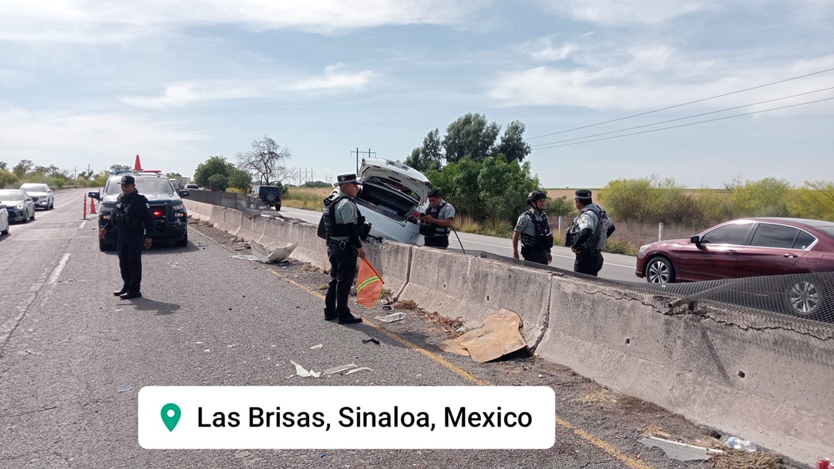 Dos jóvenes lesionados en fuerte choque en la México 15, en Guasave