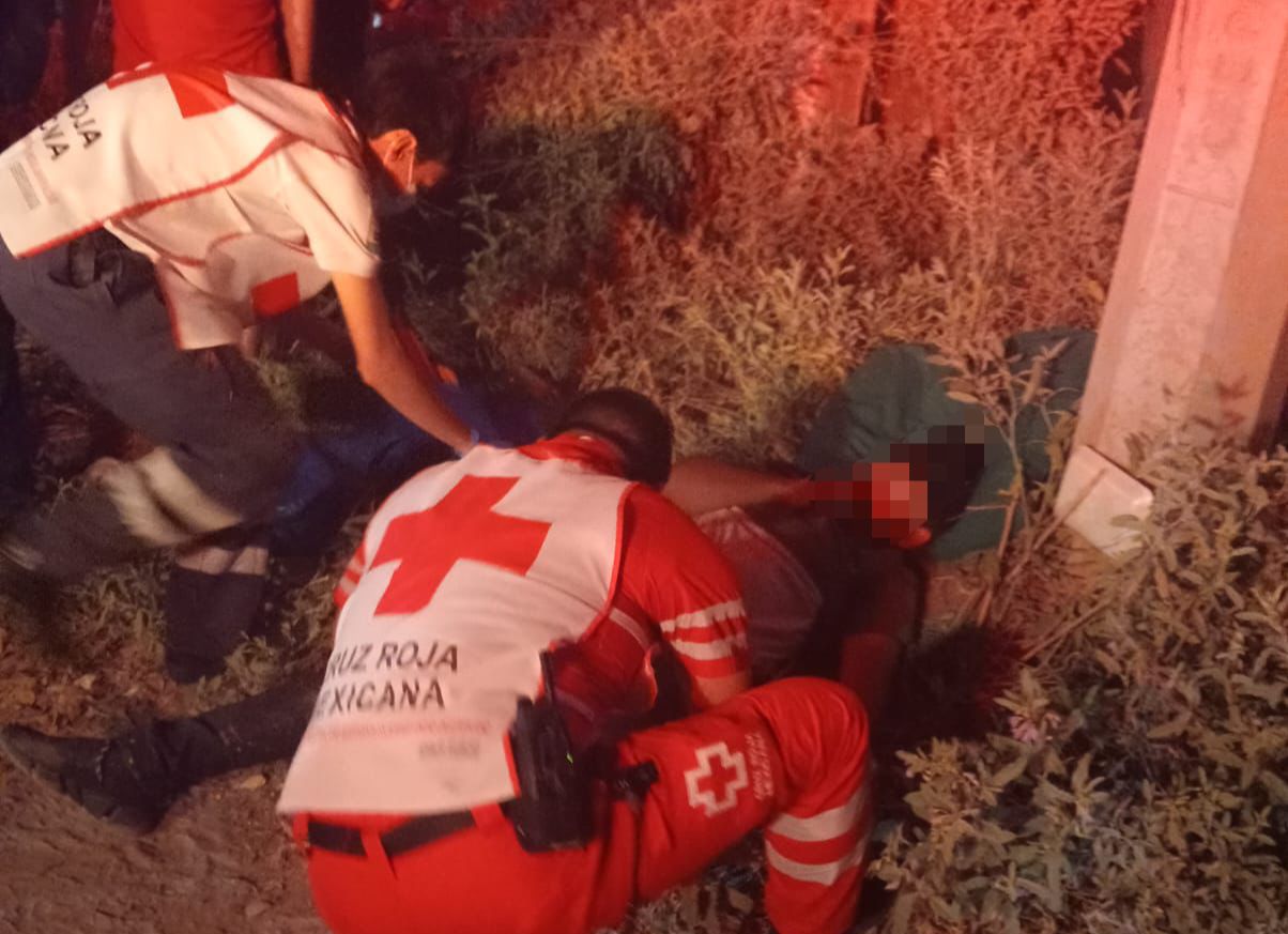 dos jovenes resultaron lesionados en gabriel leyva solano tras accidentarse