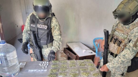 Elementos del Ejército Mexicano aseguran mariguana y cristal en Culiacán, Sinaloa