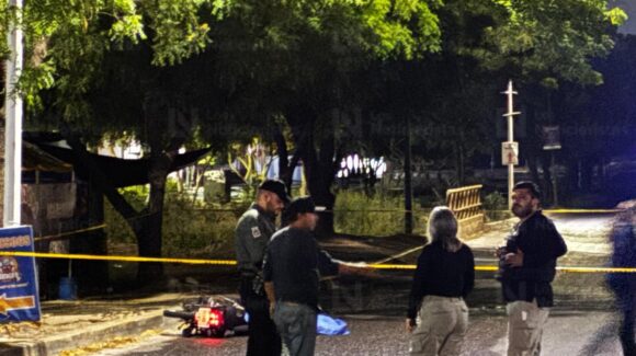 Persiguen y asesinan a balazos a motociclista en la colonia Progreso de Culiacán, Sinaloa