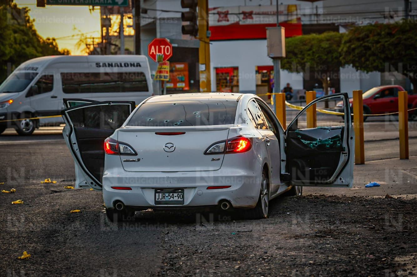 Acribillan a dos hombres a bordo de un Mazda en Caseta Cuatro en Culiacán