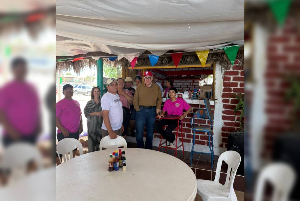 el gobernador ruben rocha recorrio la comunidad de costa azul en angostura sinaloa