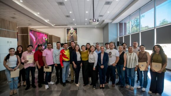 ¡Ya es oficial! Un total de 49 empresarios en Guasave reciben sus registros de marca por parte del gobierno estatal