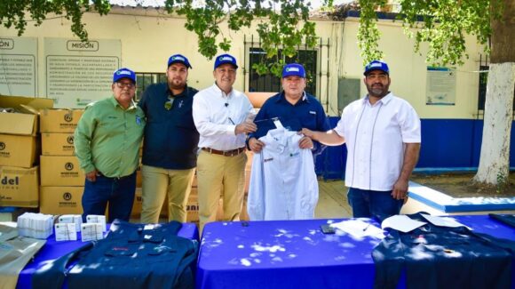 Entrega Antonio Menéndez uniformes y calzado a trabajadores sindicalizados de Japama