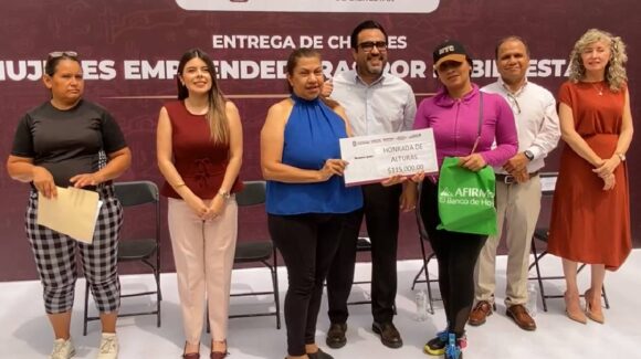 Gracias por pensar en nosotras y ayudarnos a hacer crecer nuestros negocios: Gámez Mendívil entrega cheques Mujeres Emprendedoras por el Bienestar