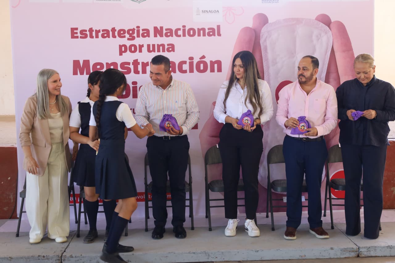 Entregan kits de menstruación a alumnas de secundaria en La Palma, Navolato