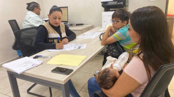 Cientos de ahomenses se registran para recibir apoyo con aparatos auditivos, de movilidad y lentes