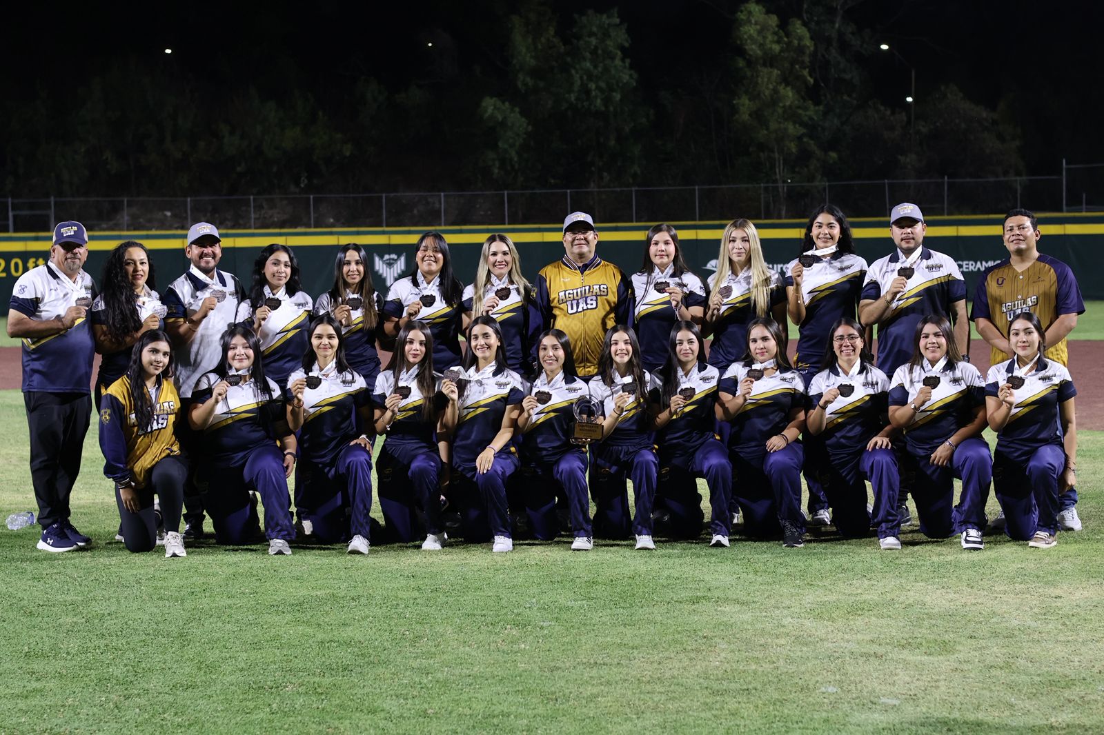 Equipo de softbol de las Águilas UAS en Nacionales ANUIES 2026