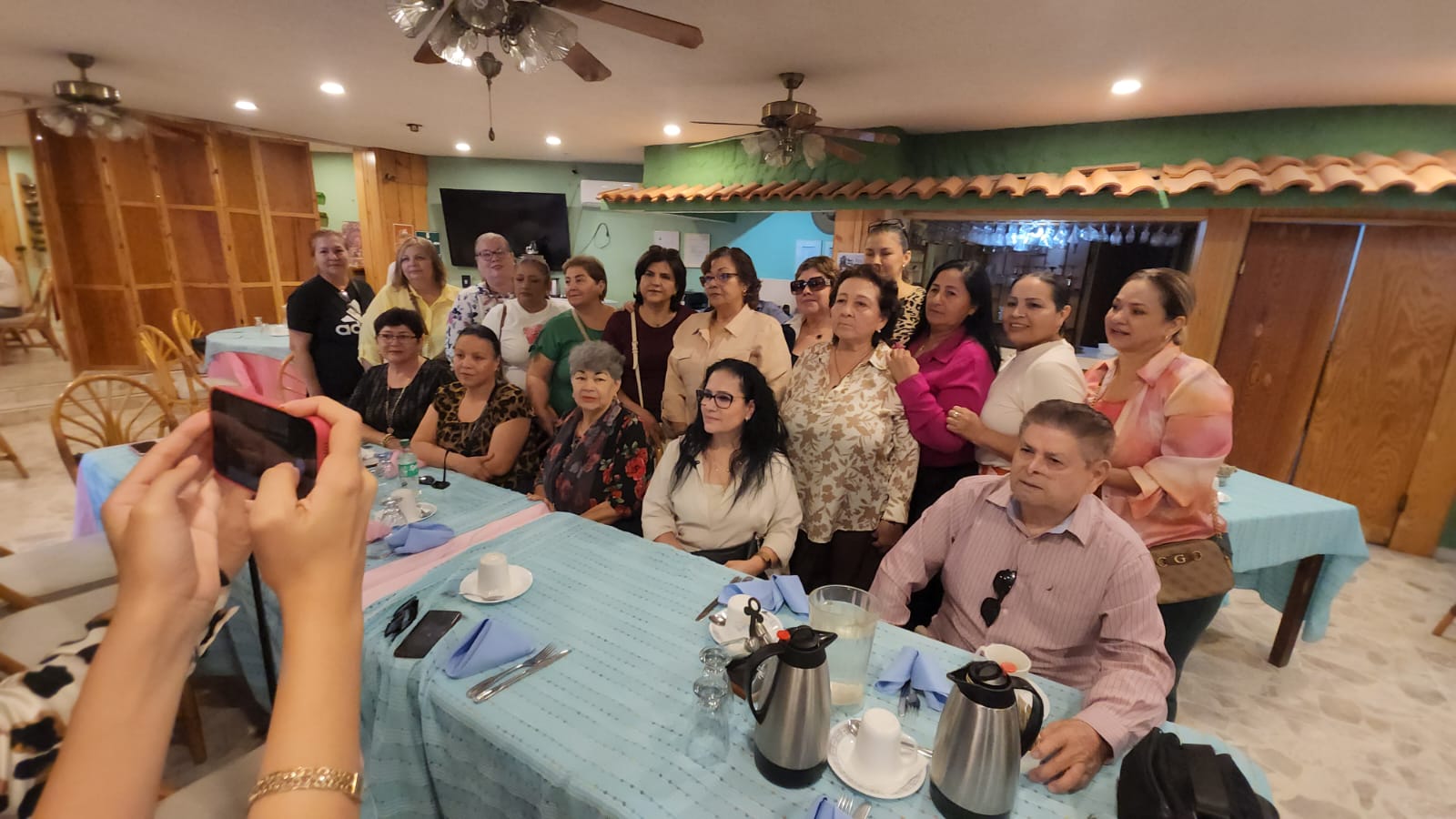 Compañeros respaldan a extrabajadora Esmeralda Cota en Guasave.