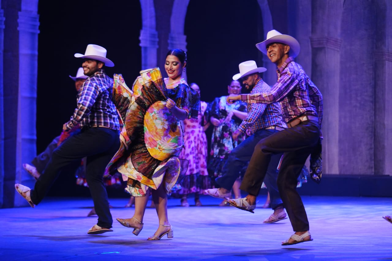 Espectáculo "Herencia Mexicana" cautiva en Mazatlán