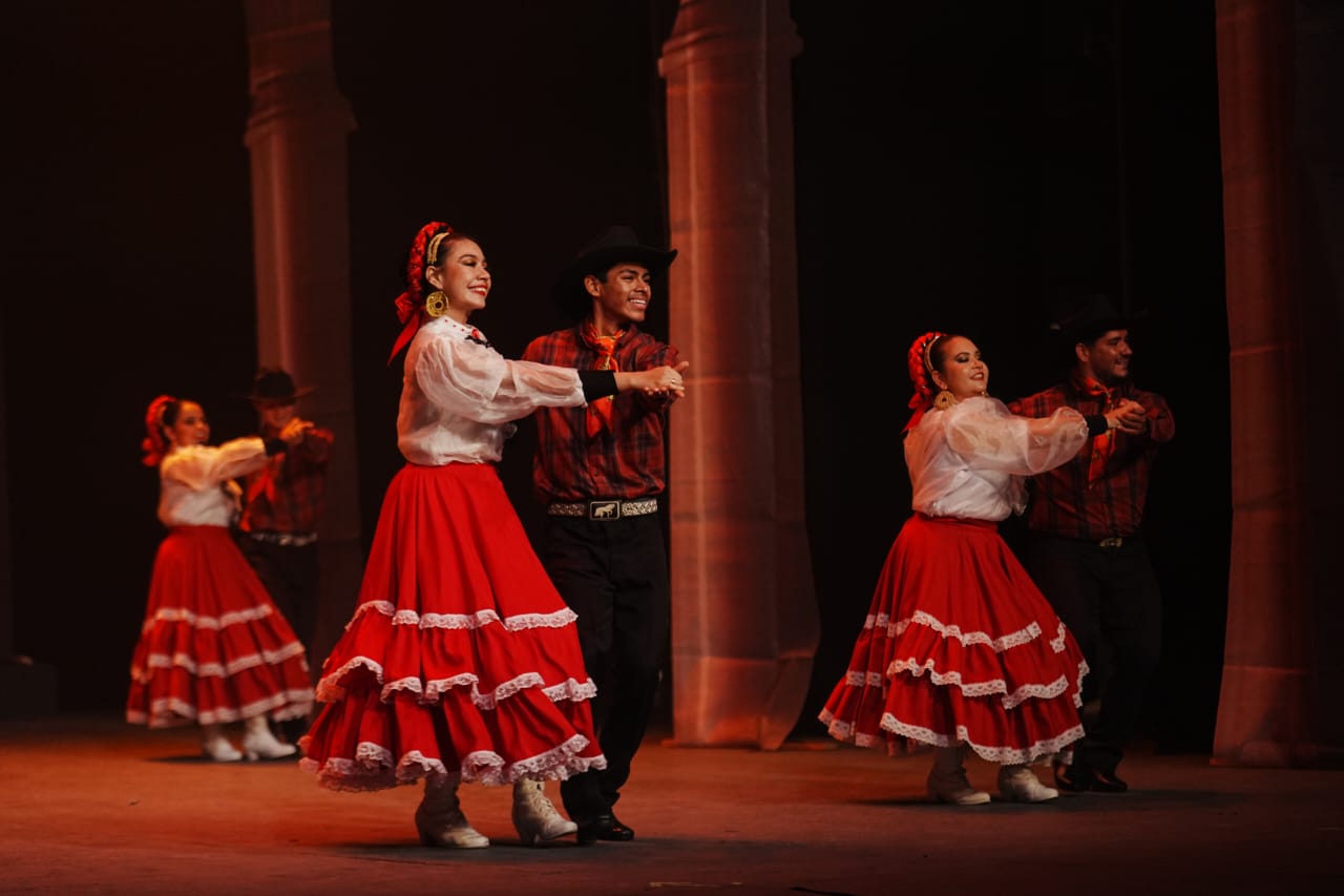 Espectáculo "Herencia Mexicana" cautiva en Mazatlán