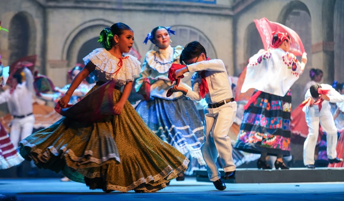 Espectáculo "Herencia Mexicana" cautiva en Mazatlán