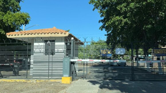Vecinos de Estancia V, en Culiacán, Sinaloa, piden no privatizar su colonia