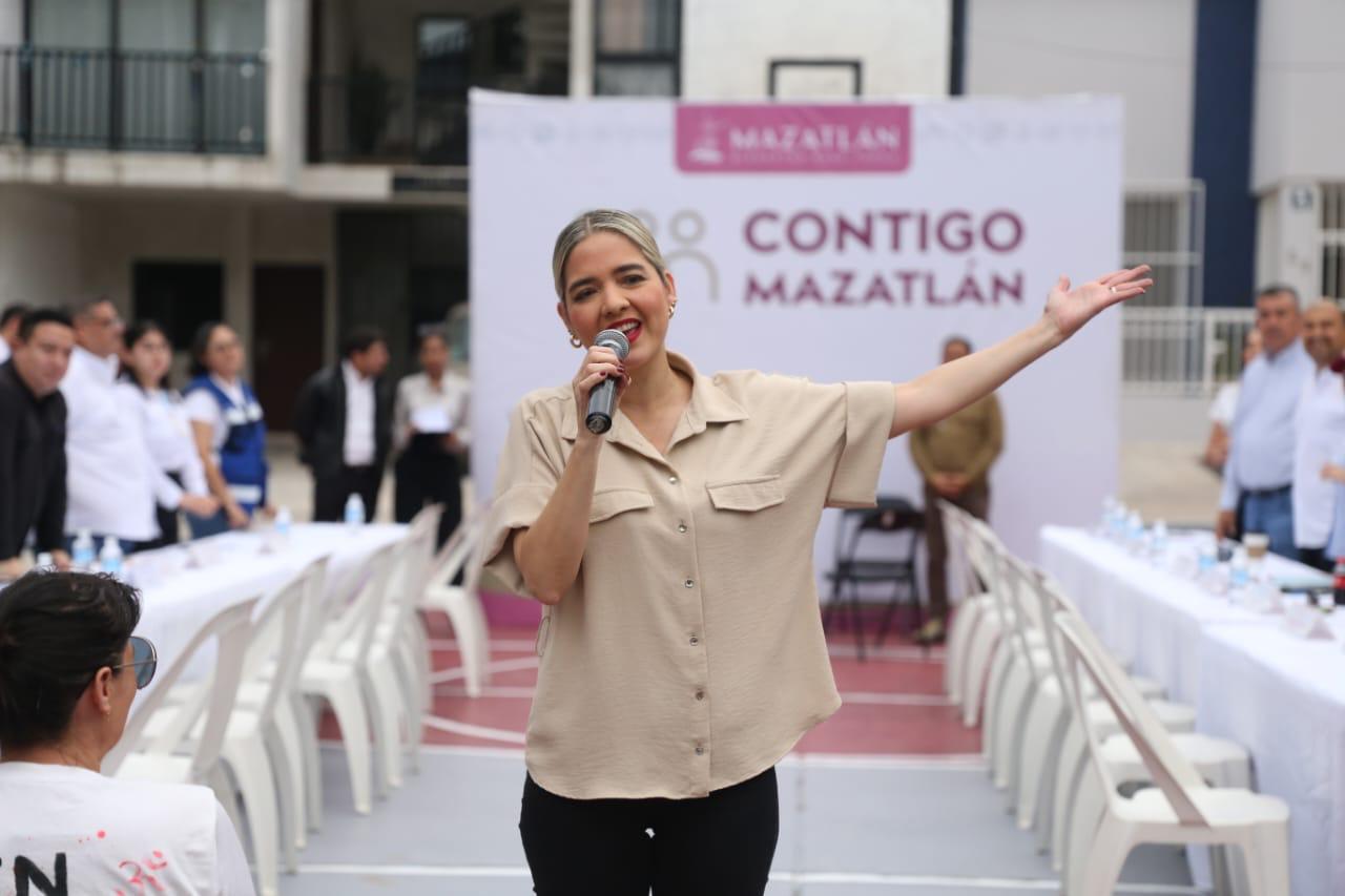 Estrella Palacios en jornada Contigo Mazatlán