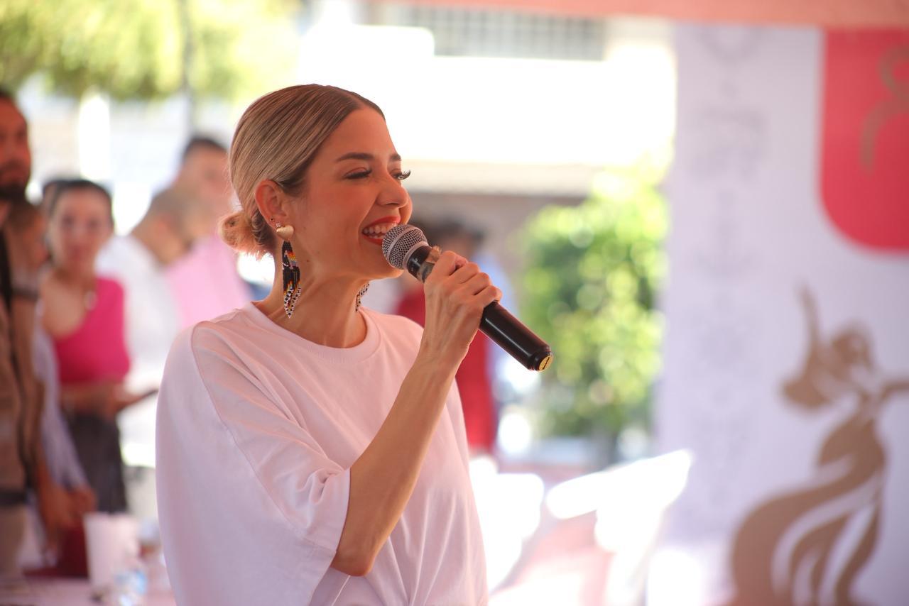 Estrella Palacios en jornada de Contigo Mazatlán