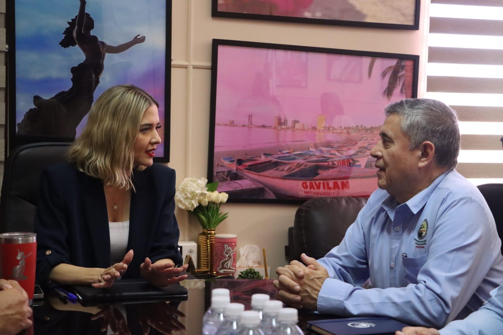 Estrella Palacios se reúne con autoridades de la Asipona en Mazatlán, Sin.