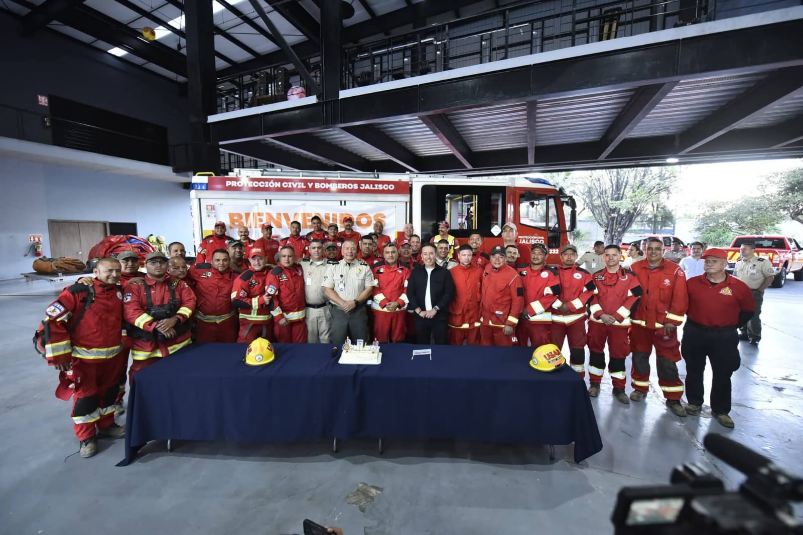 Reciben en Guadalajara al grupo USAR por sus labores de rescate en la mina Santa Fe, en Rosario, Sinaloa
