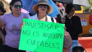 familiares y alumnos de entrenadores de futbol protestan en mazatlan
