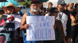 familiares y alumnos de entrenadores de futbol protestan en mazatlan inocente