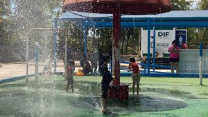 familias acuden a las albercas del parque culiacan agua