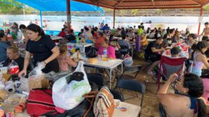 familias acuden a las albercas del parque culiacan jueves