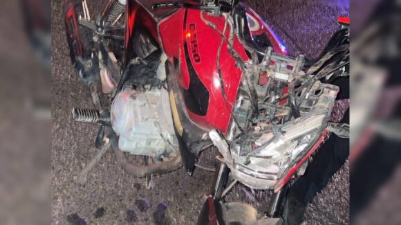 Muere menor de 17 años tras accidente en motocicleta en Angostura; hay dos heridos