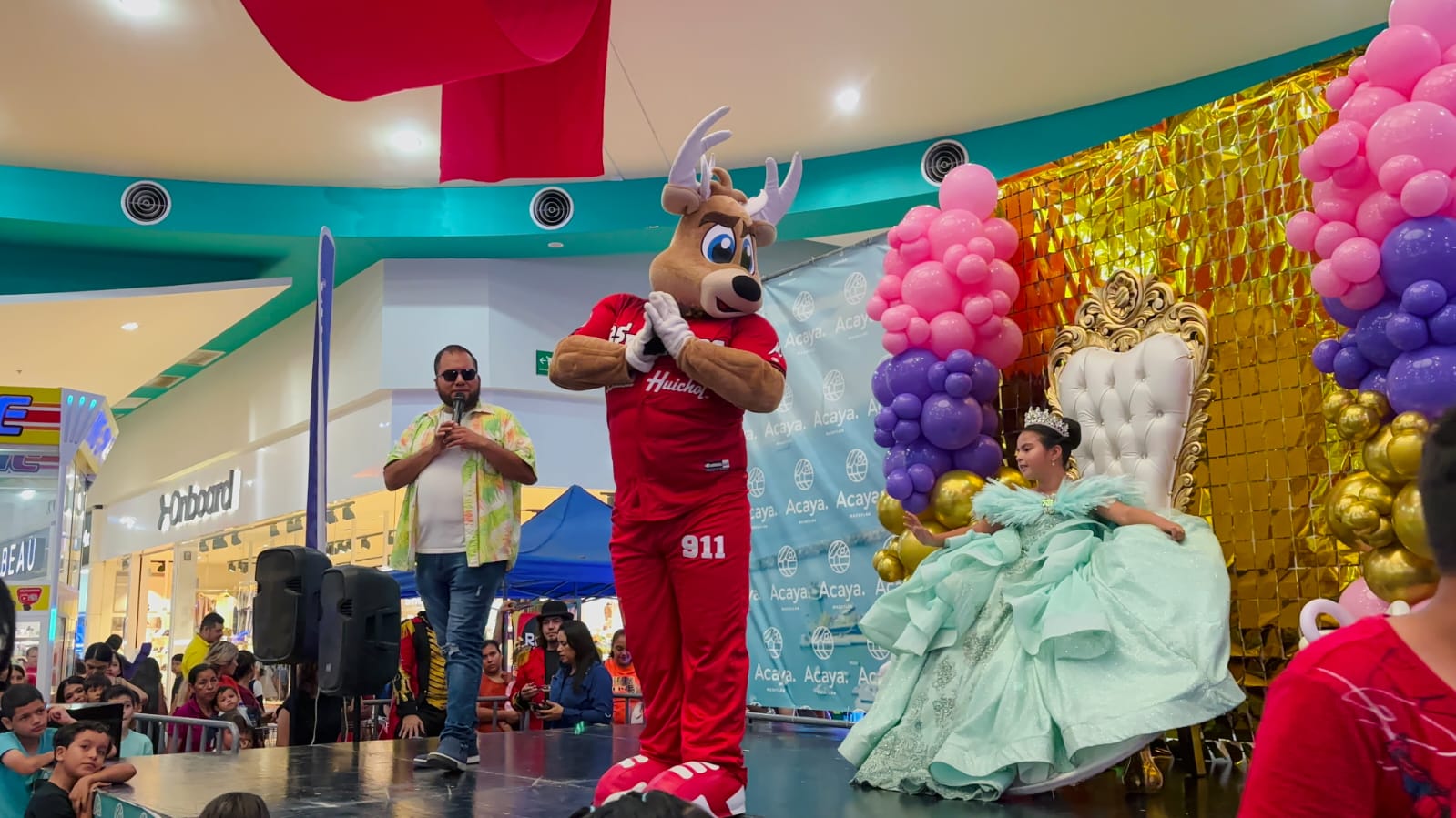 Festejo del Día del Niño en Plaza Acaya Mazatlán