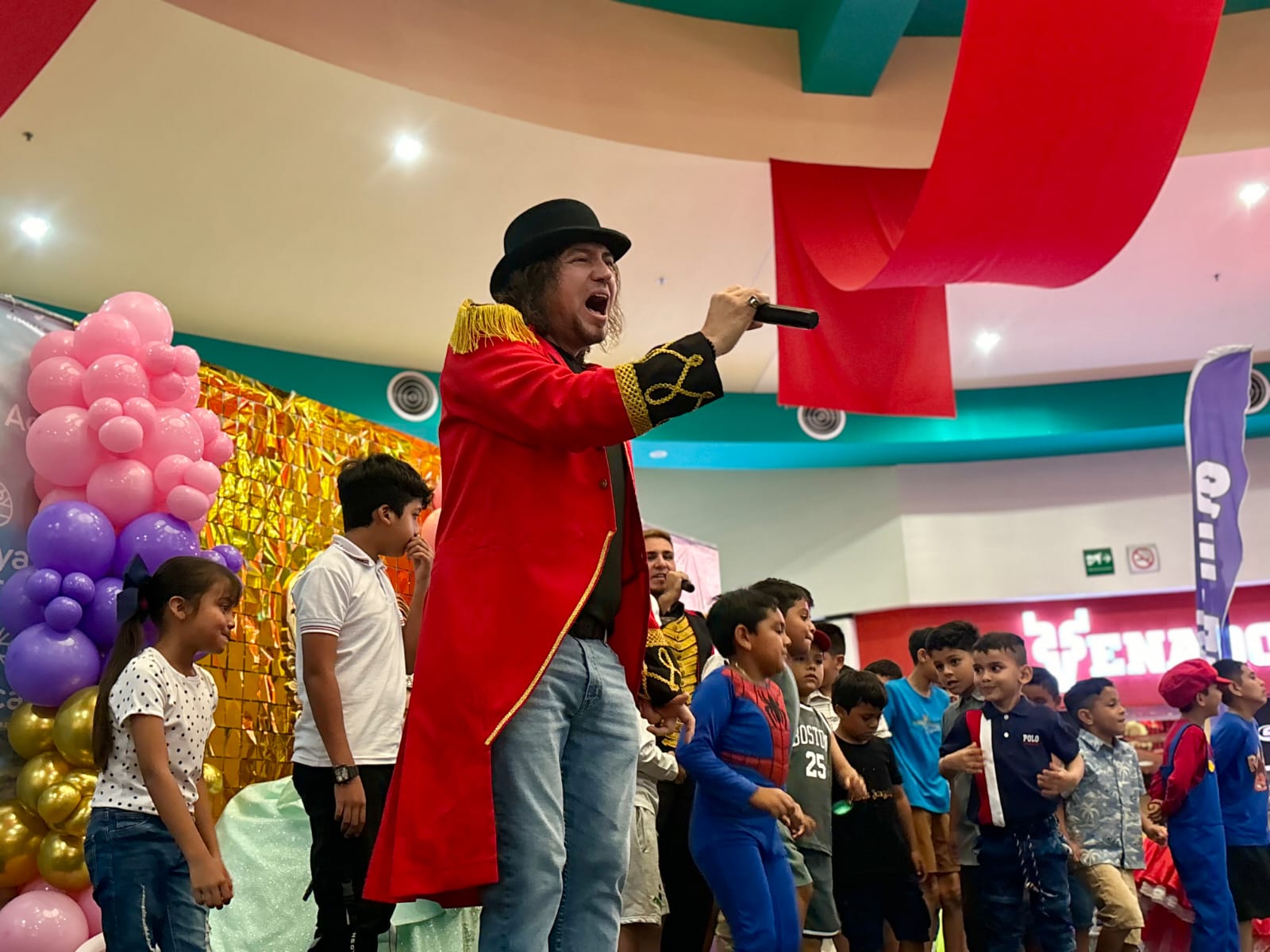 Festejo del Día del Niño en Plaza Acaya Mazatlán