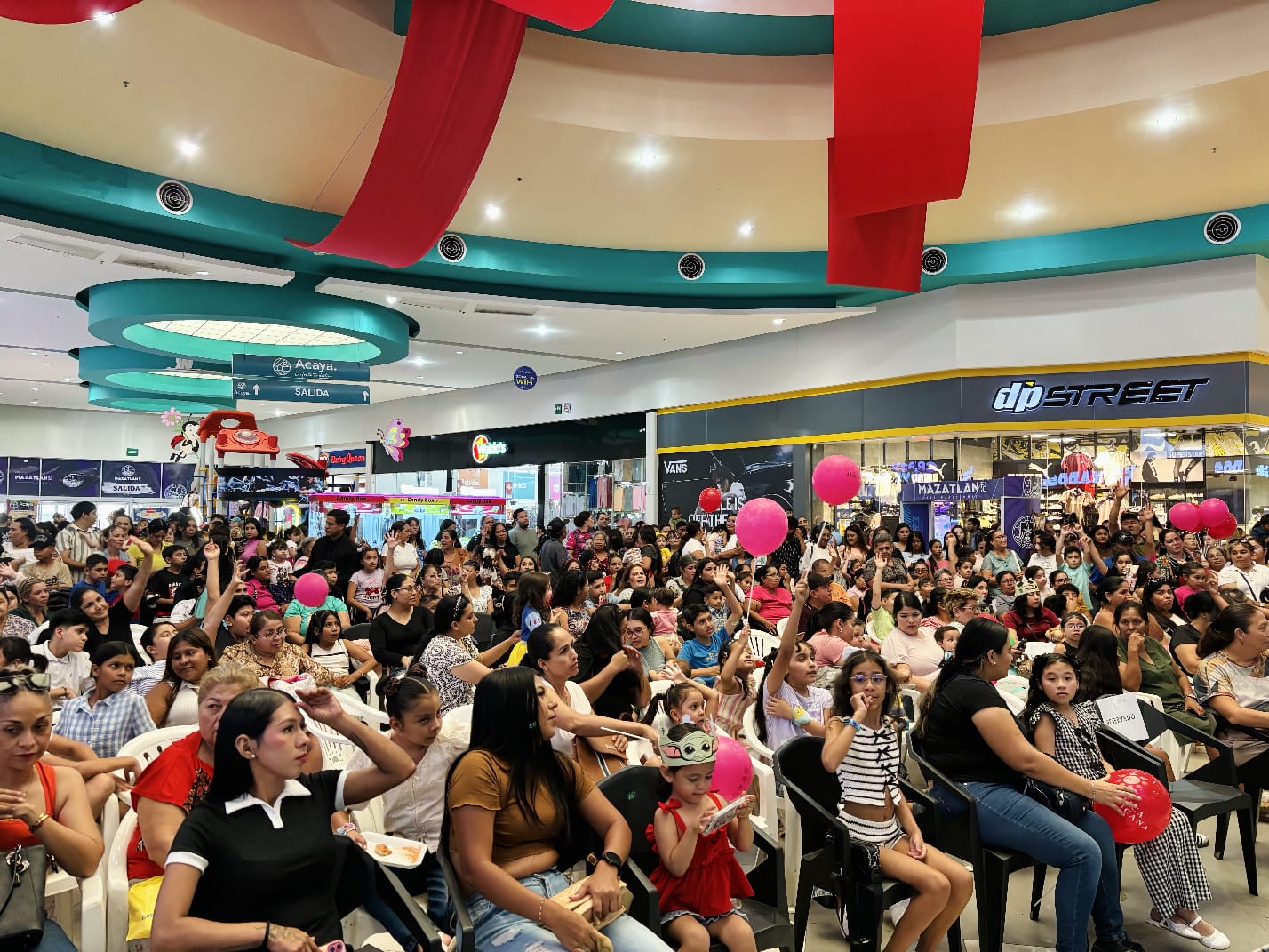 Festejo del Día del Niño en Plaza Acaya Mazatlán
