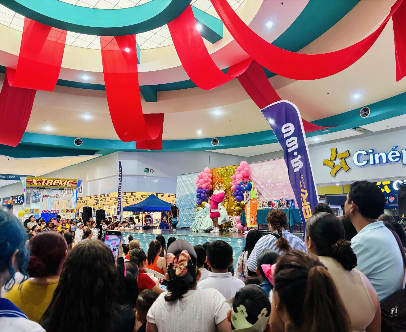 Festejo del Día del Niño en Plaza Acaya Mazatlán