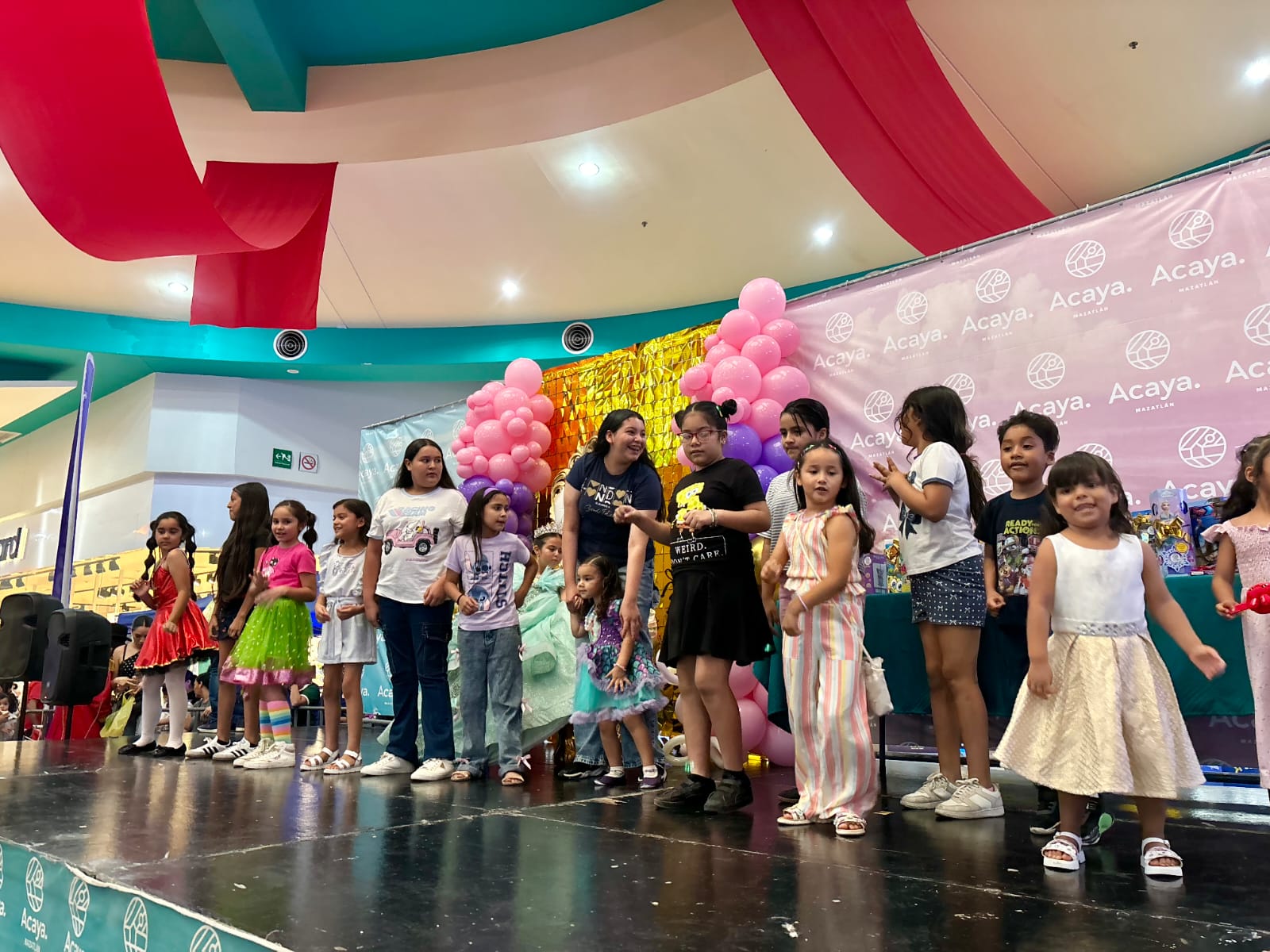 Festejo del Día del Niño en Plaza Acaya Mazatlán