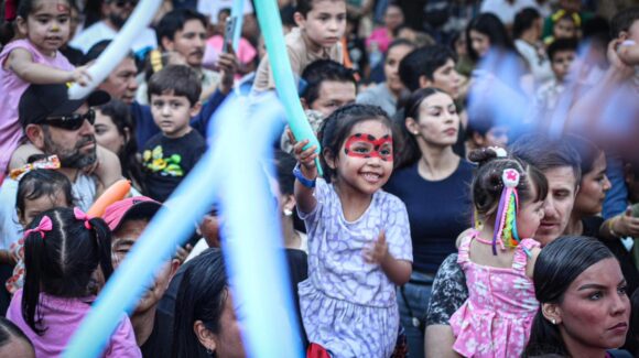 Festival de la Niñez en Culiacán, Sinaloa, conquista a chicos y grandes con música, juegos y diversión