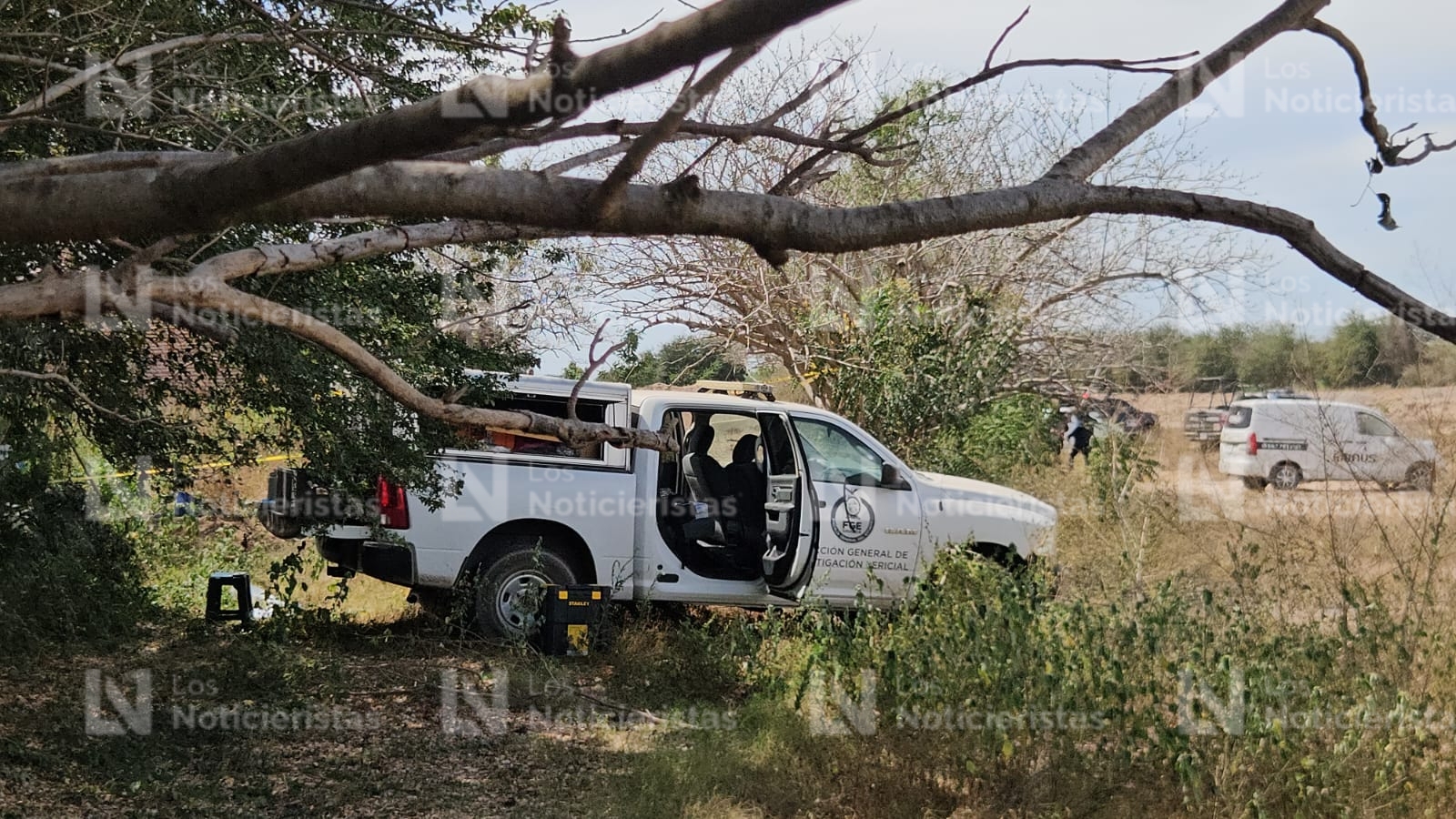 FGE investiga fosa clandestina en Aguaruto, Sin.