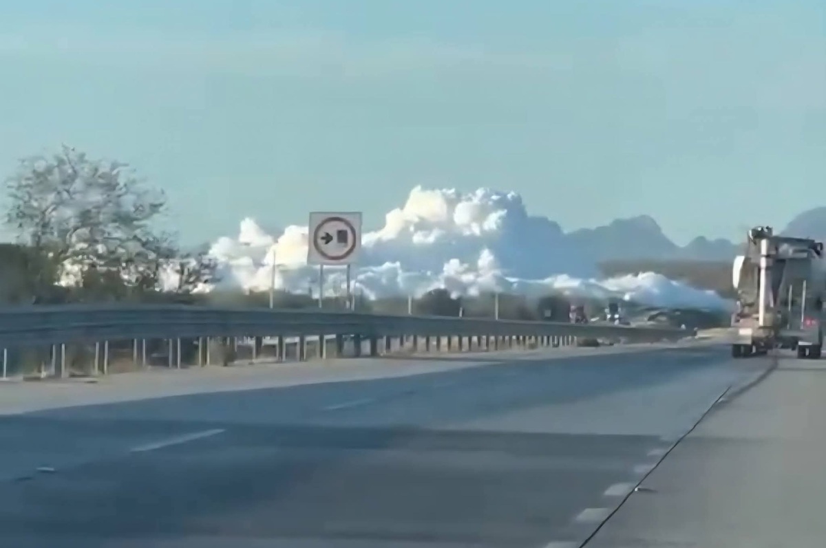Fuga de amoniaco por volcadura de pipa en Sonora