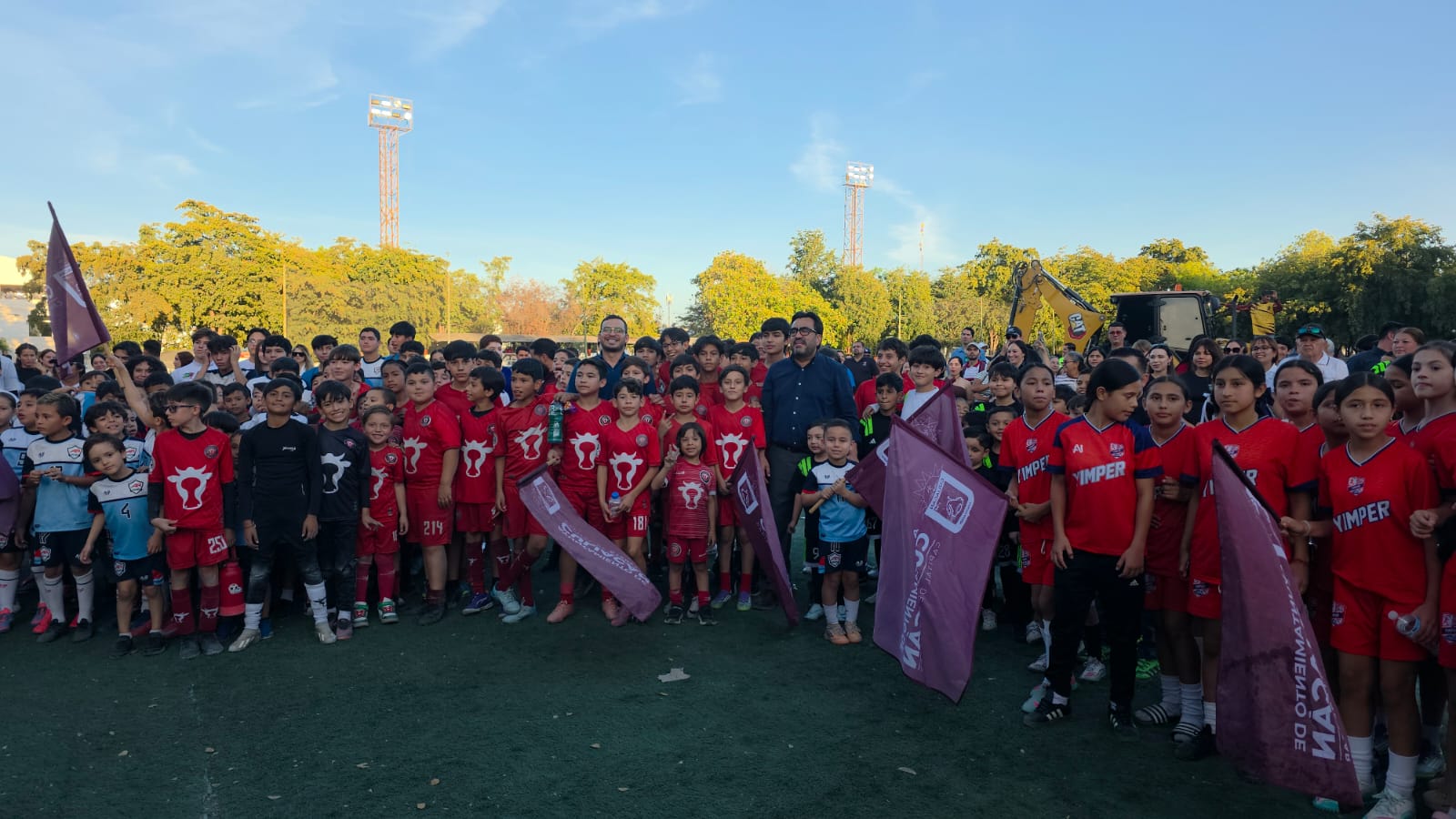 Gámez Mendívil da inicio a la remodelación de la cancha y pista de atletismo del Parque Constitución, Culiacán