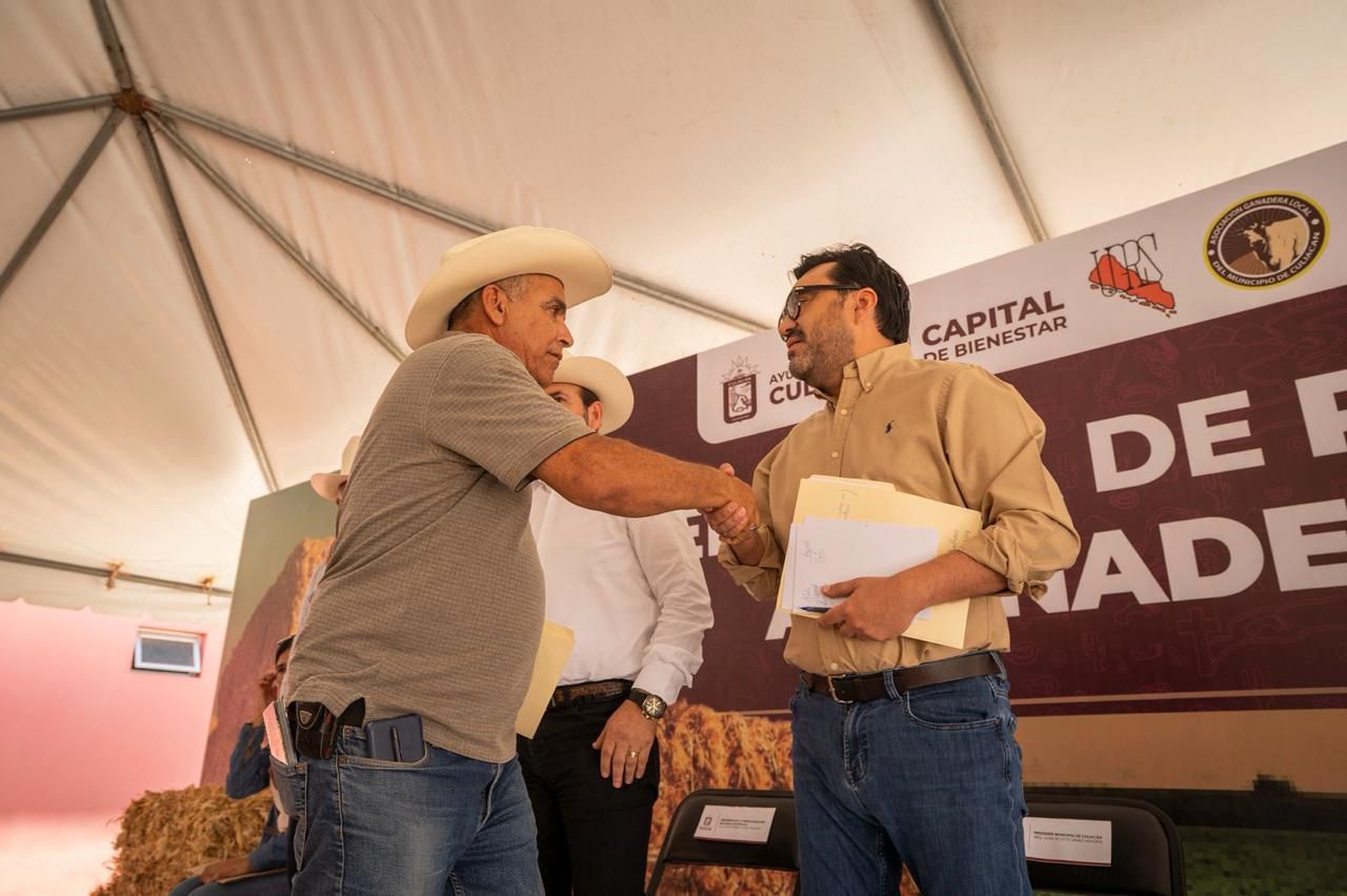 Gámez Mendívil entrega apoyos al sector ganadero de Culiacán y Eldorado, Sinaloa