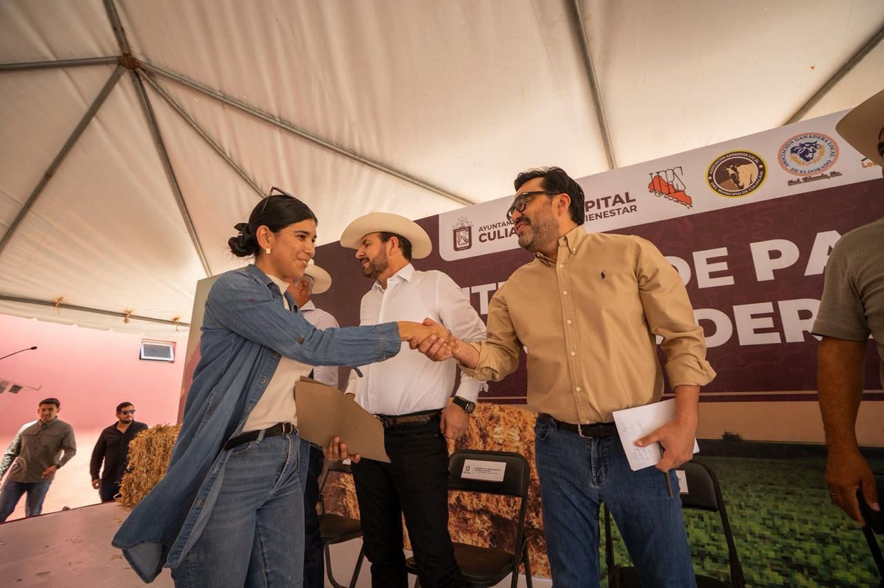 Gámez Mendívil entrega apoyos al sector ganadero de Culiacán y Eldorado, Sinaloa