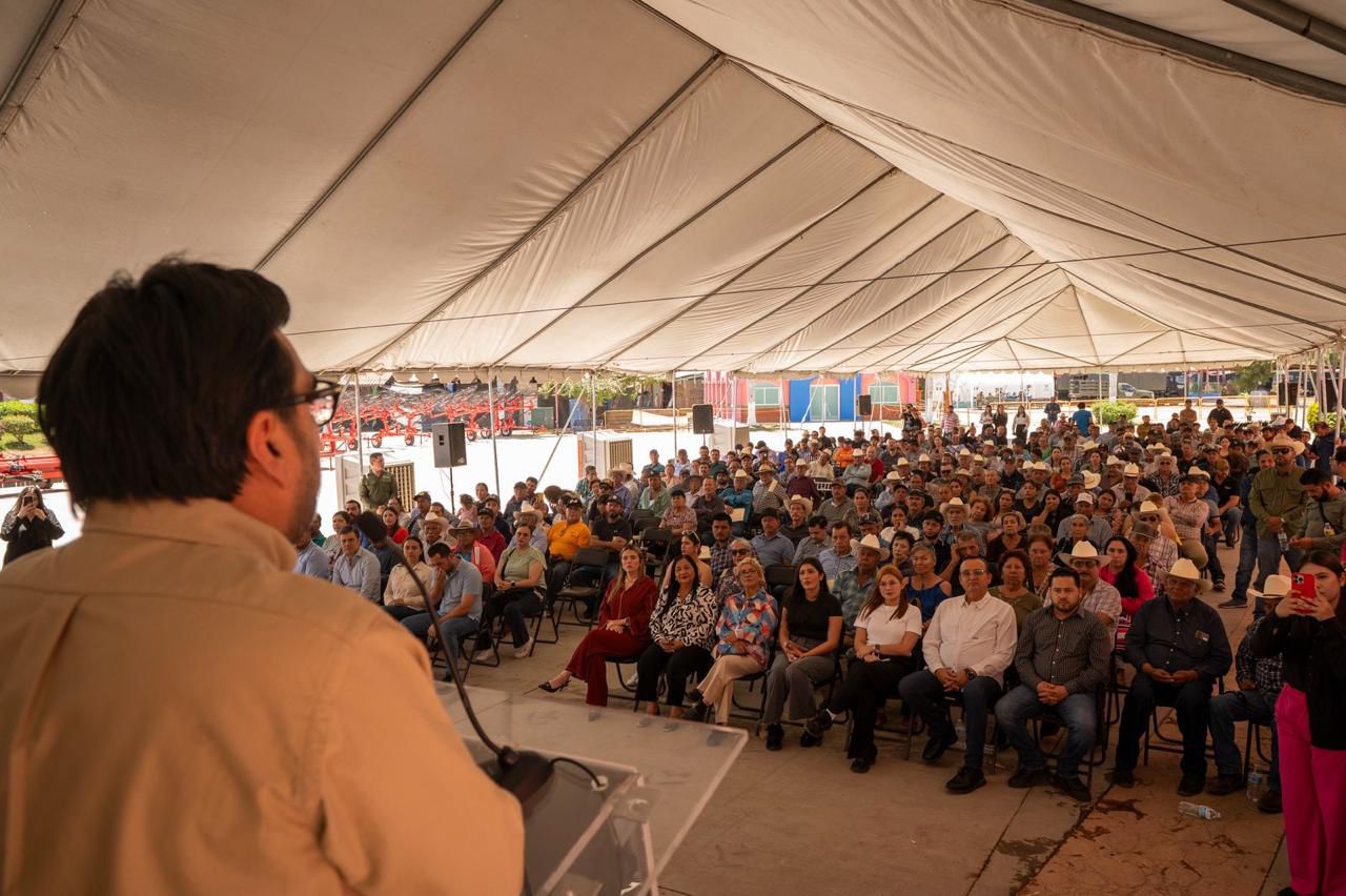 Gámez Mendívil entrega apoyos al sector ganadero de Culiacán y Eldorado, Sinaloa