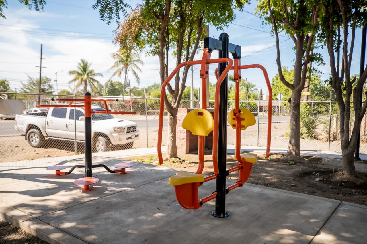 Entregan gimnasio al aire libre en Guasave, Sinaloa